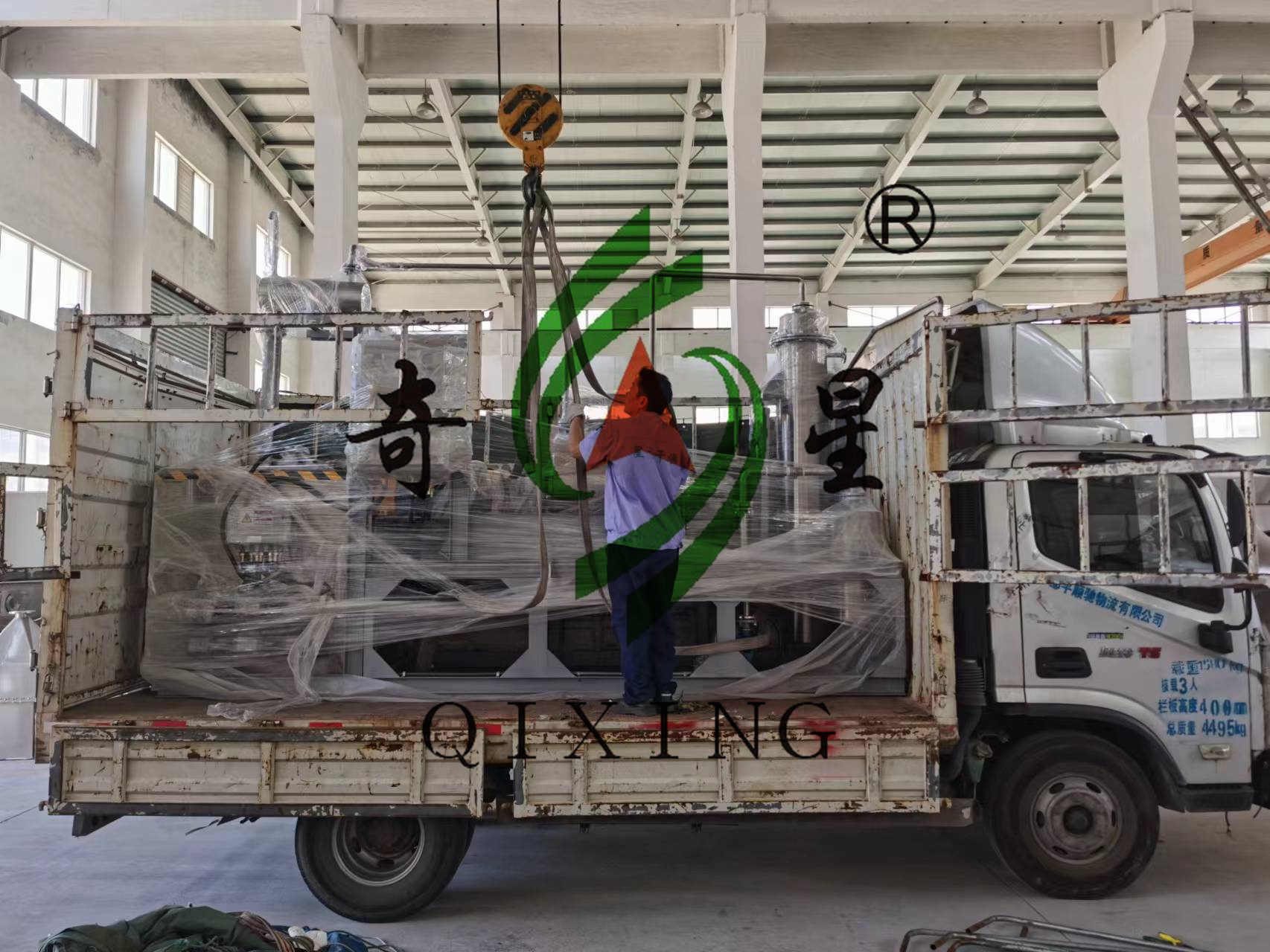 山東某客戶(hù)在我公司訂購(gòu)的一臺(tái)ZPG-100型真空耙式干燥機(jī)已完成發(fā)貨。